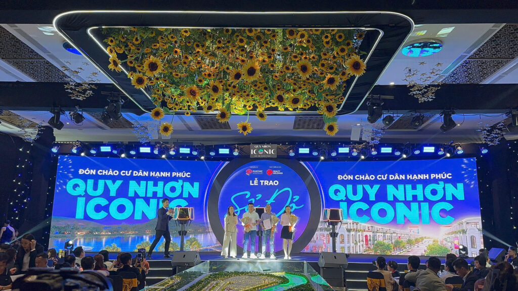 Hình ảnh lễ trao sổ đỏ cho cư dân